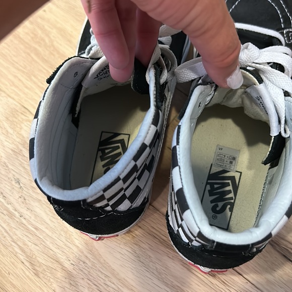 Vans - Picture 6 of 7